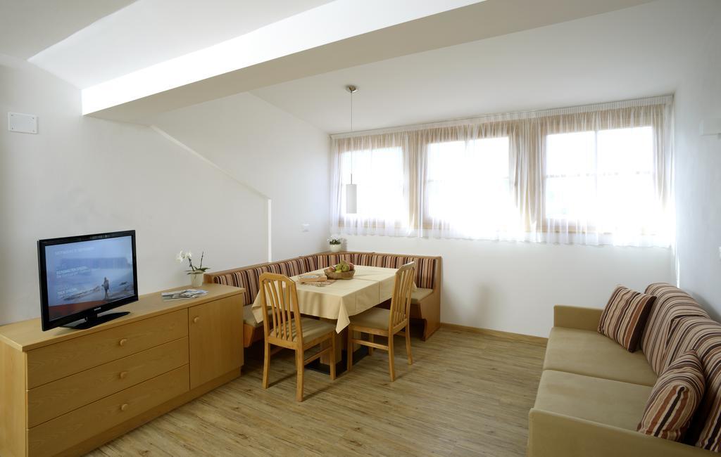 Krebishof Agriturismo Шена Номер фото